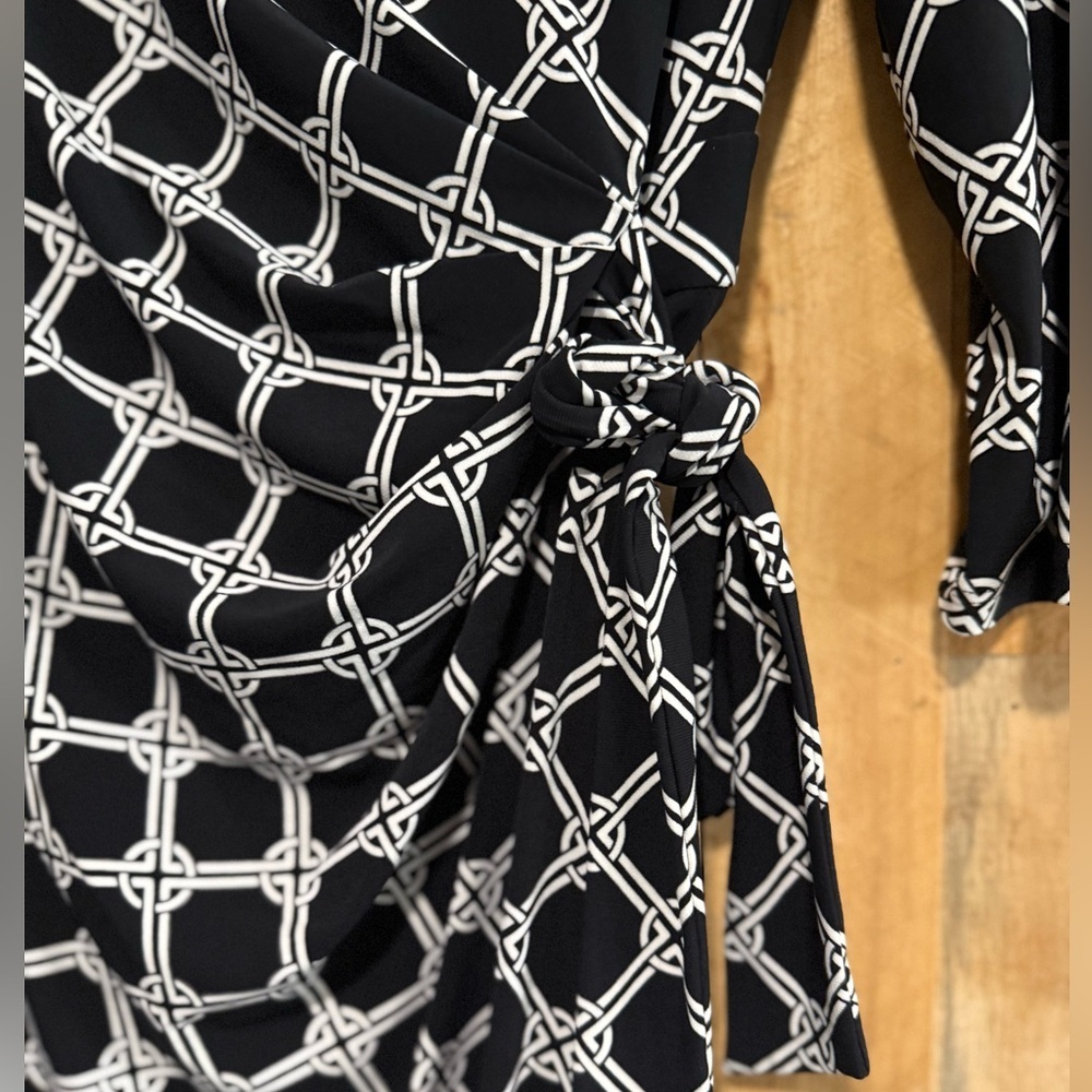 Chaps Black and White Geometric Long Sleeve Dress - Picture 4 of 10